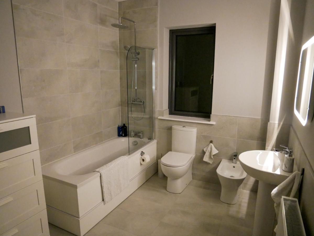 Entire Modern Home With Seaview And Parking Виклоу Экстерьер фото